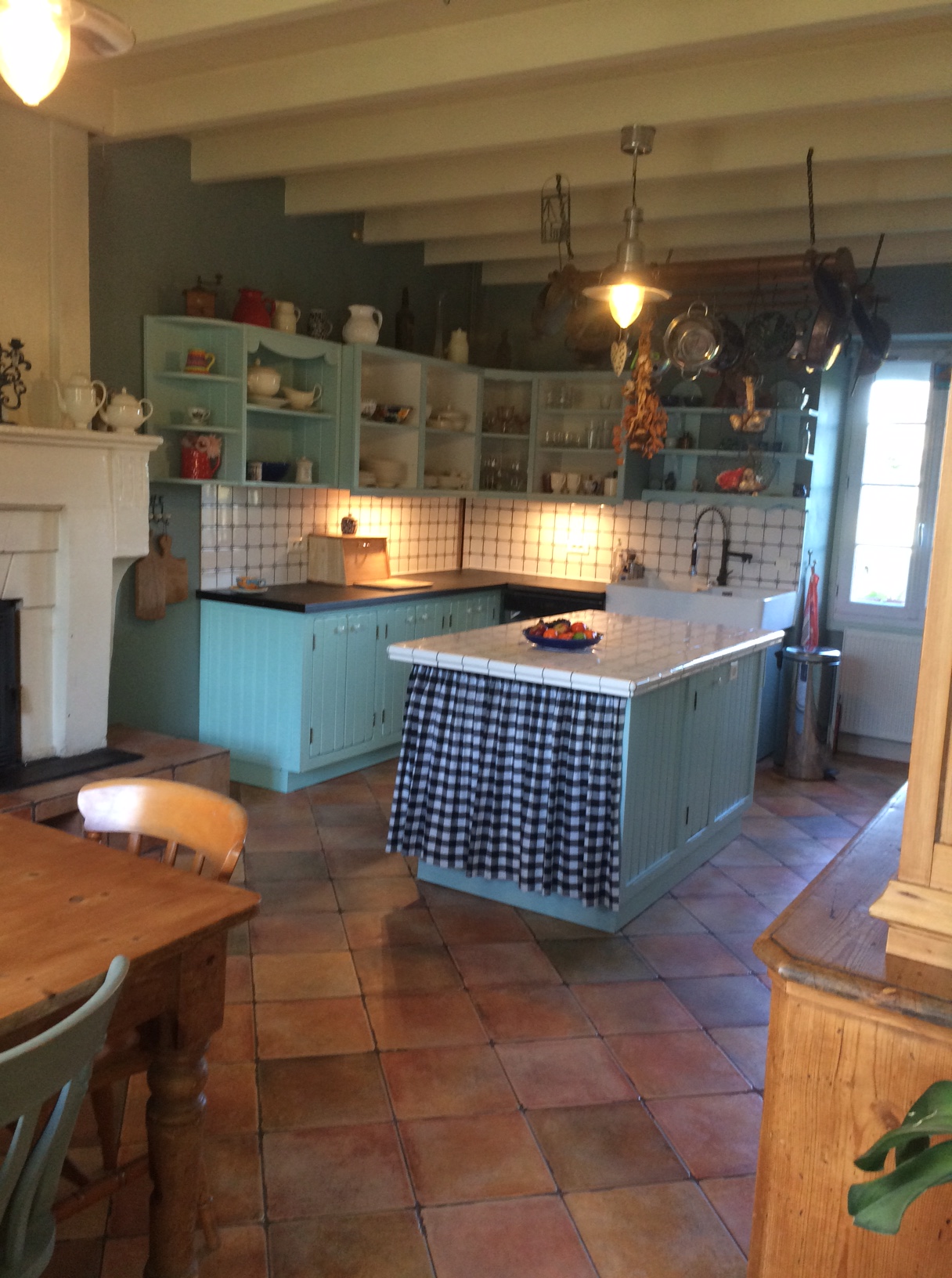 naked kitchen